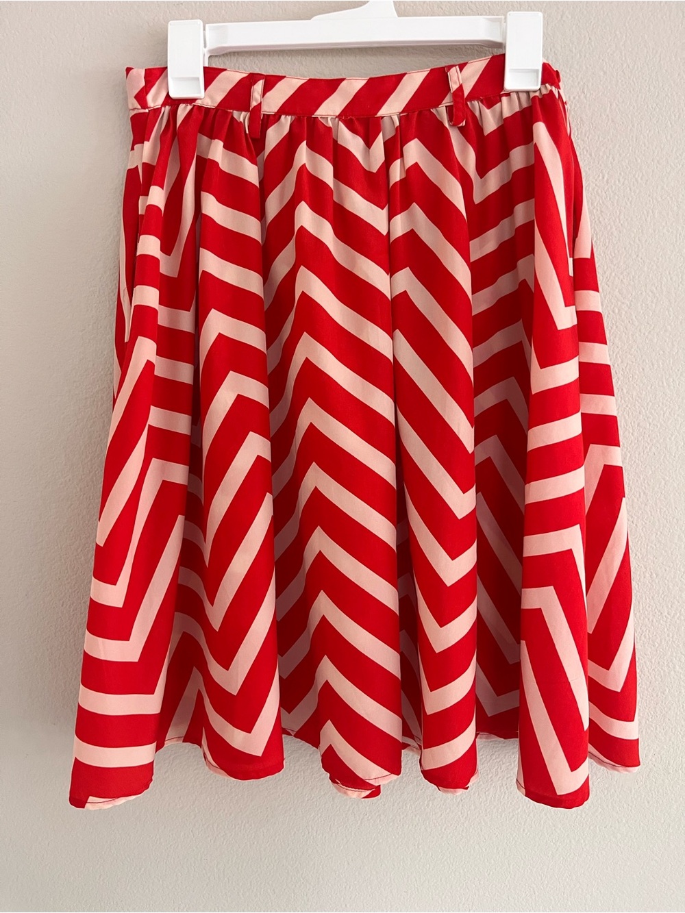 Xhilaration Red and Cream Chevron Circle Skirt Size Medium Pockets